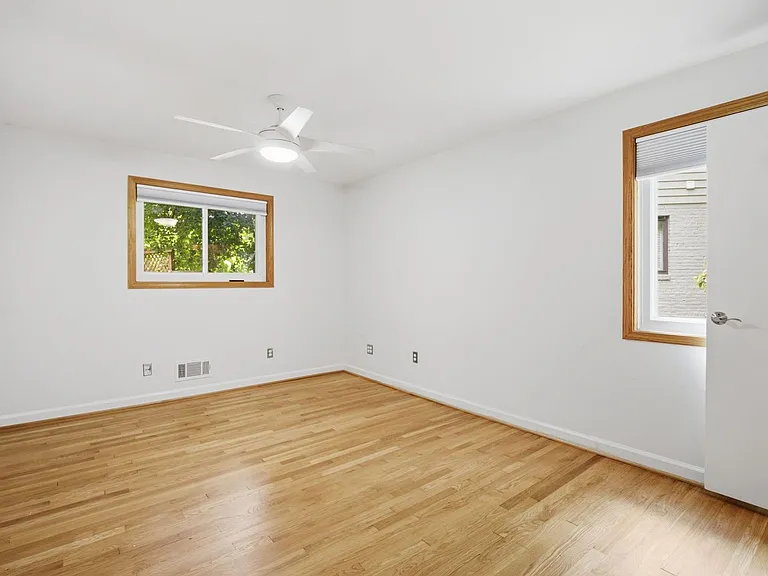110 Devon Ct — Photo 14