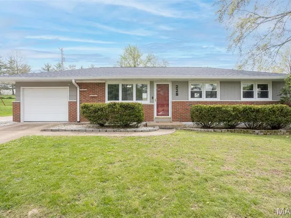 228 Cascade Dr, Columbia, IL 62236