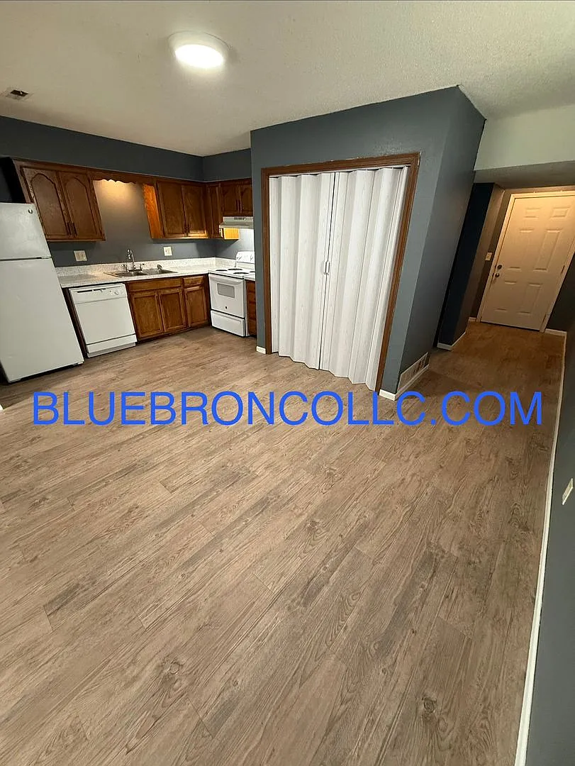 Great deal for an great property, Fresh paint and new carpet! — Photo 3