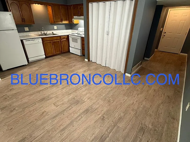 141 SW Oxford Pl — Photo 3