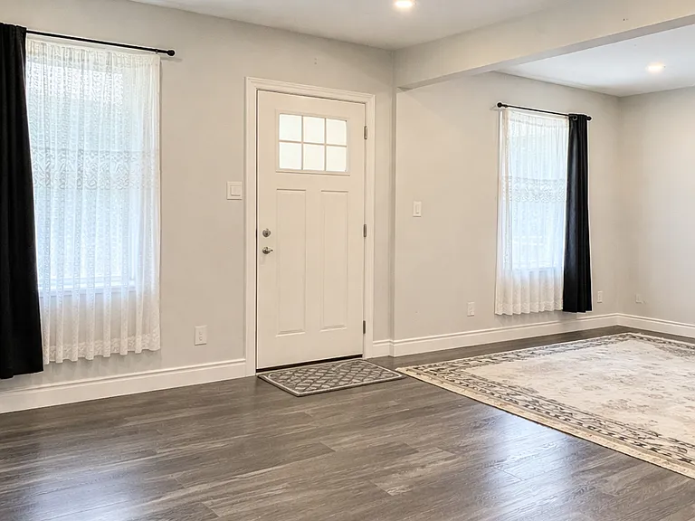 1008 Albert Rd — Photo 2