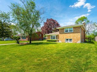 3236 Ronald Rd, Glenview, IL 60025
