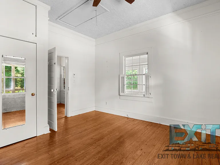 440 Thompson St — Photo 15