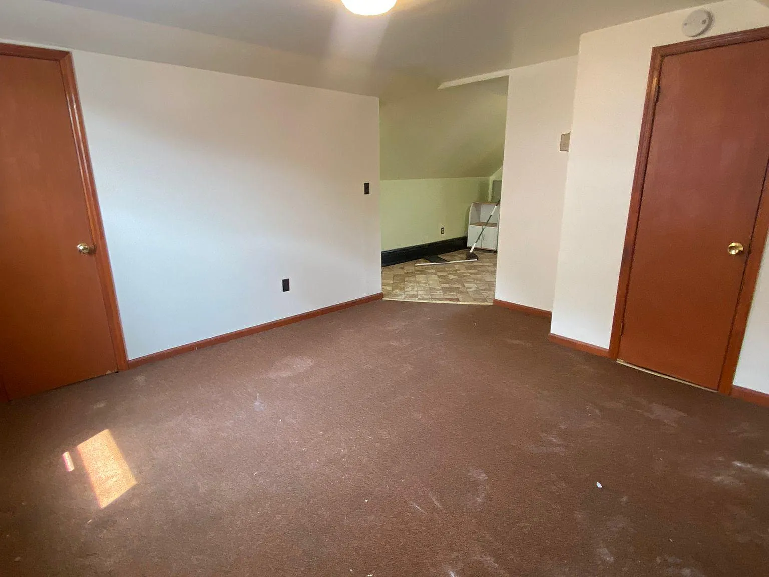 Studio, 700 sqft, $1,700 — Photo 3