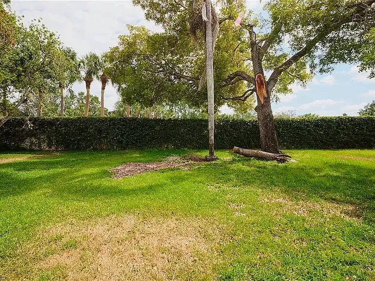 11330 Lakeland Cir — Photo 24