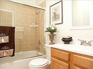 5th image of 182 Sagamore St