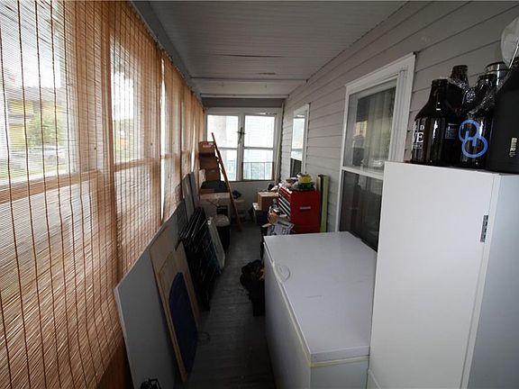 3rd image of 27 Antis St