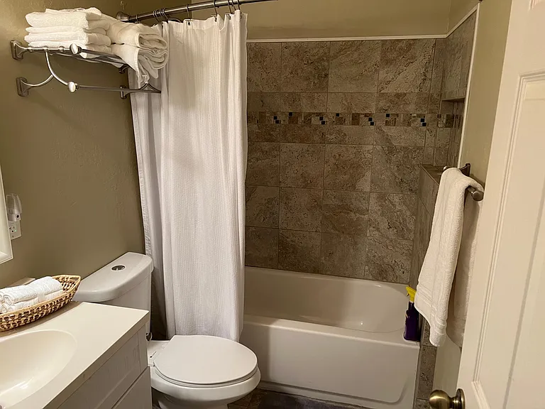 4575 E William Dr #B — Photo 8