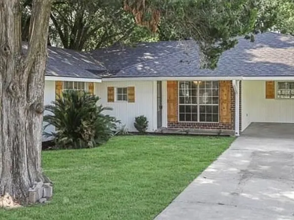 317 W Manfred St, Gonzales, LA 70737