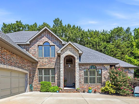 4th image of 1468 S Bright Oak Avenue