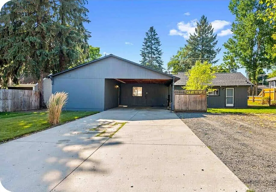 1107 E Harrison Ave — Photo 2