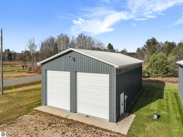 668 N Al Moses Rd, Lake City, MI 49651