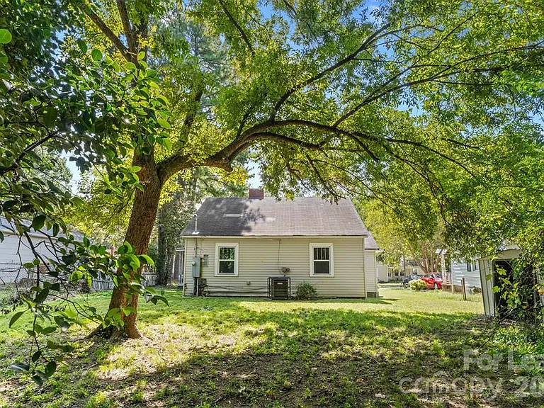1936 Garibaldi Ave — Photo 10