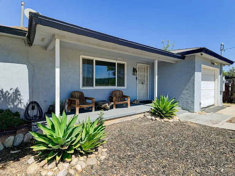 12738 Lakeshore Dr — Photo 15