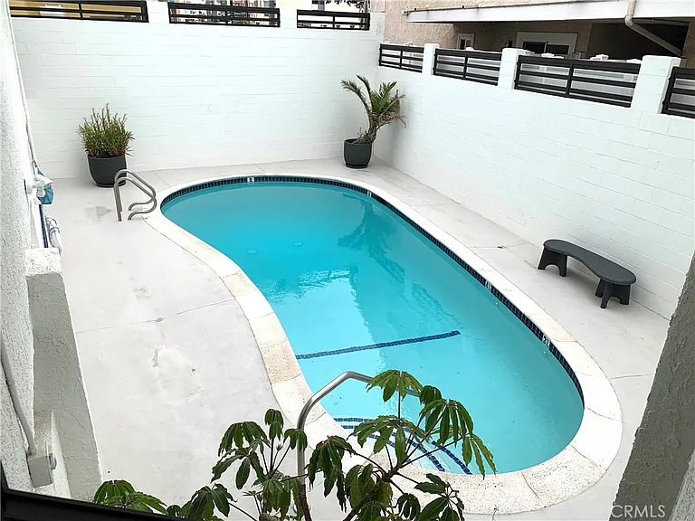 425 S Catalina Ave #4 — Photo 26