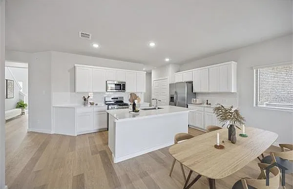 517 Green Gables Dr — Photo 1