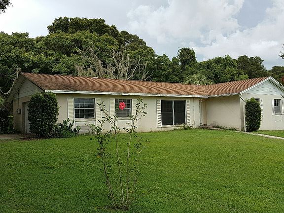 2nd image of 36625 Jefferson Ave