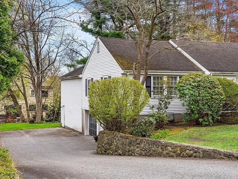 40 Carlson Ave — Photo 19