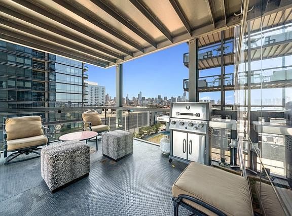 3rd image of 860 W Blackhawk St Unit 1106
