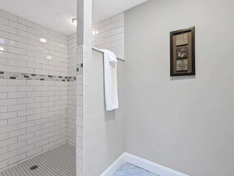 11530 Sweetwater Oaks Dr W — Photo 10