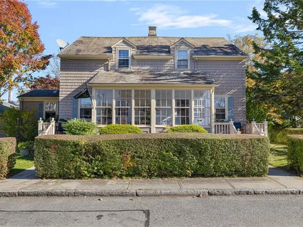 22-24 Gilroy St, Newport, RI 02840