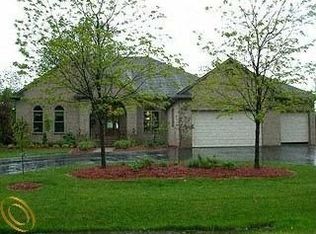 18124 Meridian Rd, Grosse Ile, MI 48138