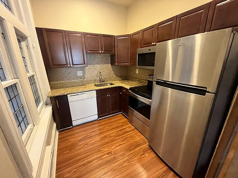 252 S 23rd St #1F — Photo 14