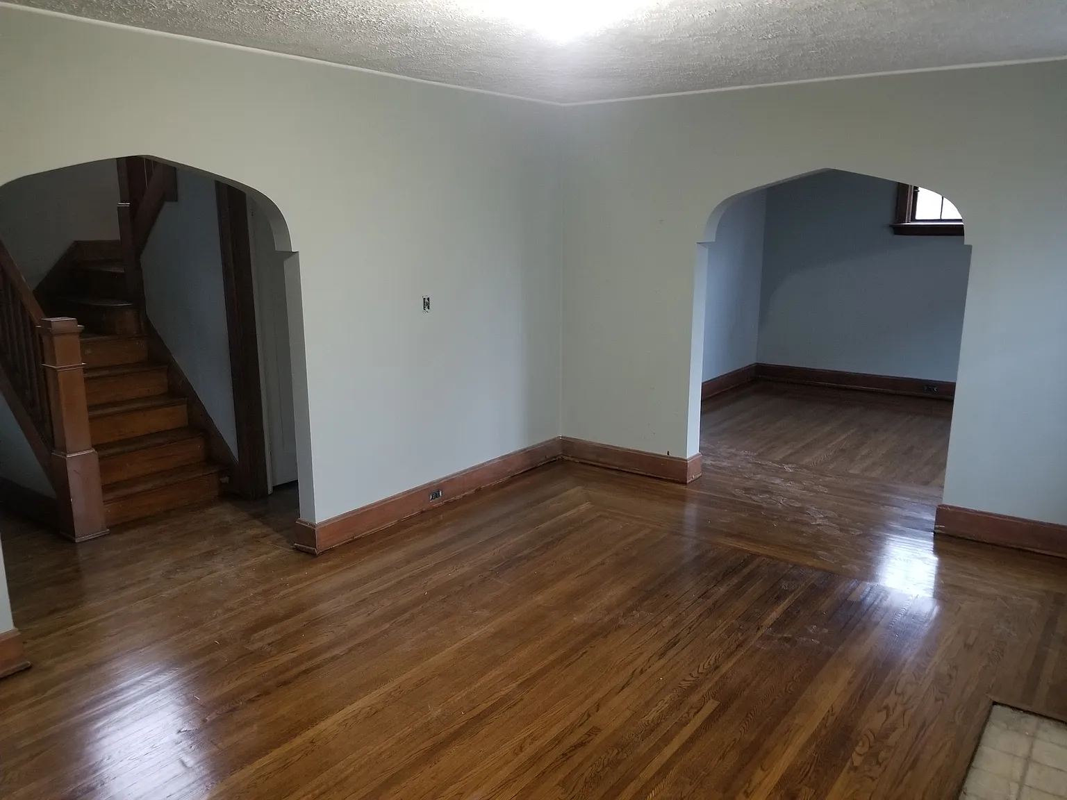 1842 Avonlea Ave photo 1