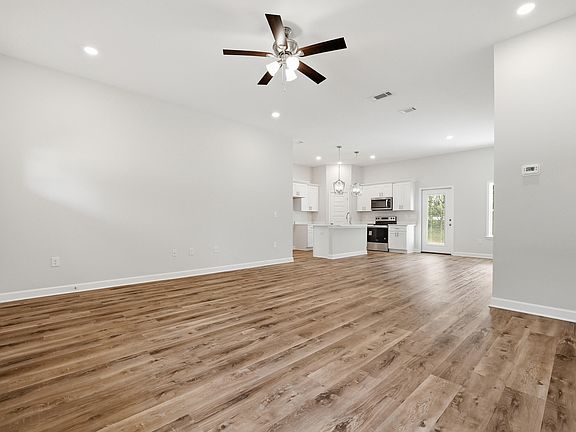 5th image of 6116 Clover St