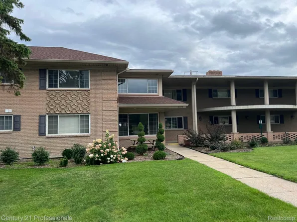 2375 Walton Blvd Unit 8, Rochester Hills, MI 48309