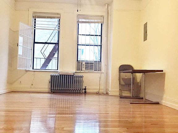 5th image of 160 Graham Ave APT 3