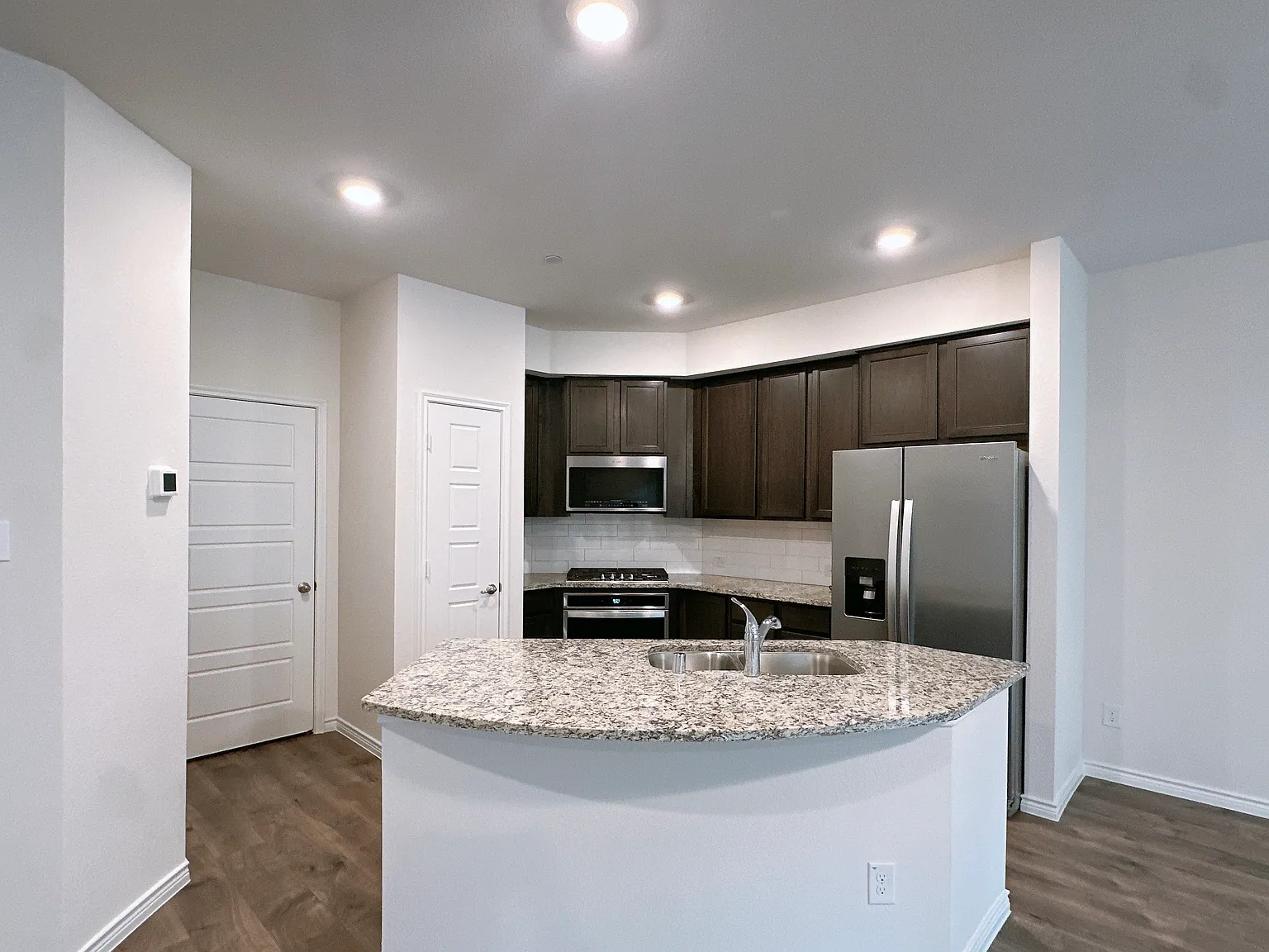 3 bed, 1981 sqft, $2,850 — Photo 2