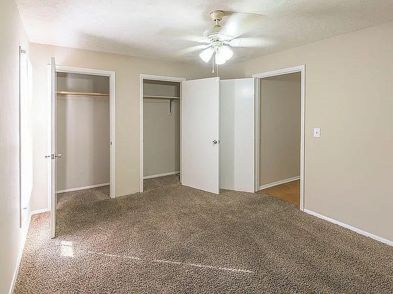 Shady Tree Apartments — Photo 3