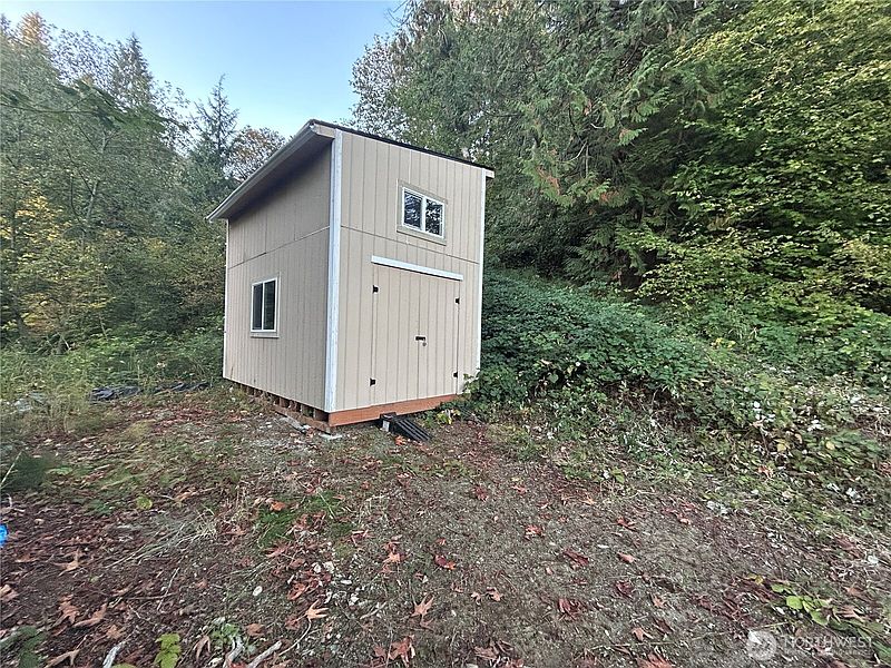 3rd image of 0 Fern Bluff Road S