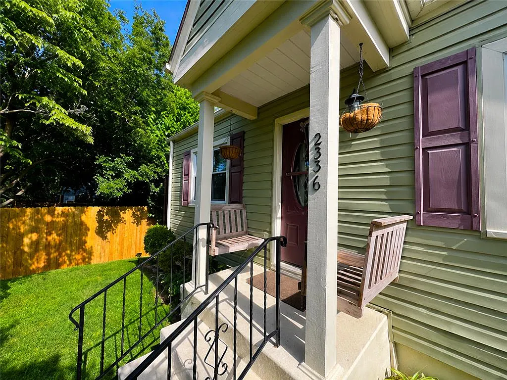 3 bed, 1.0 bath, 1526 sqft, $2,400 — Photo 2