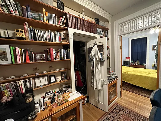 Rented by Eric Goodman Realty Corp | media 8