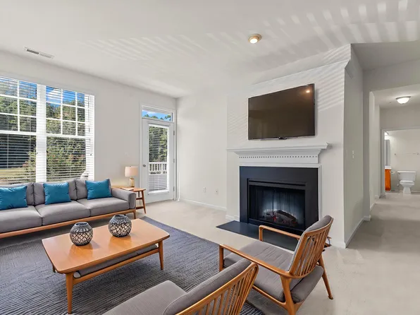427 Eyam Hall Ln, Apex, NC 27502