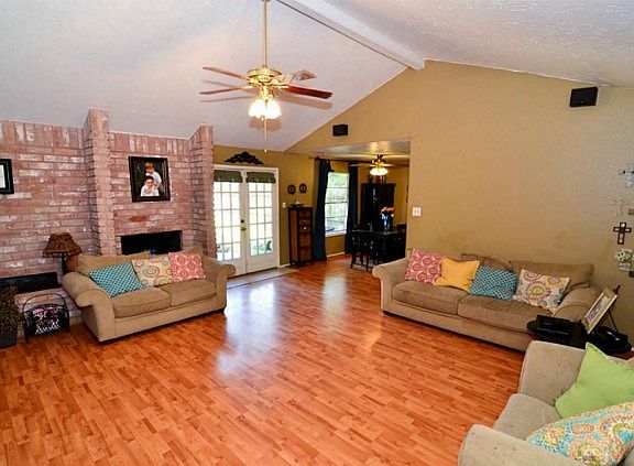 4th image of 407 Pickford Dr