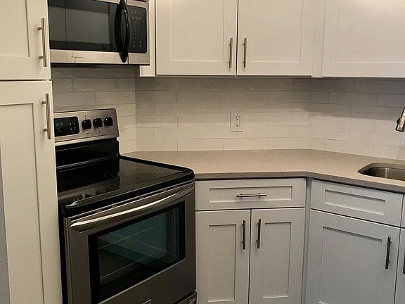 4th image of 2020 Walnut St APT 10J