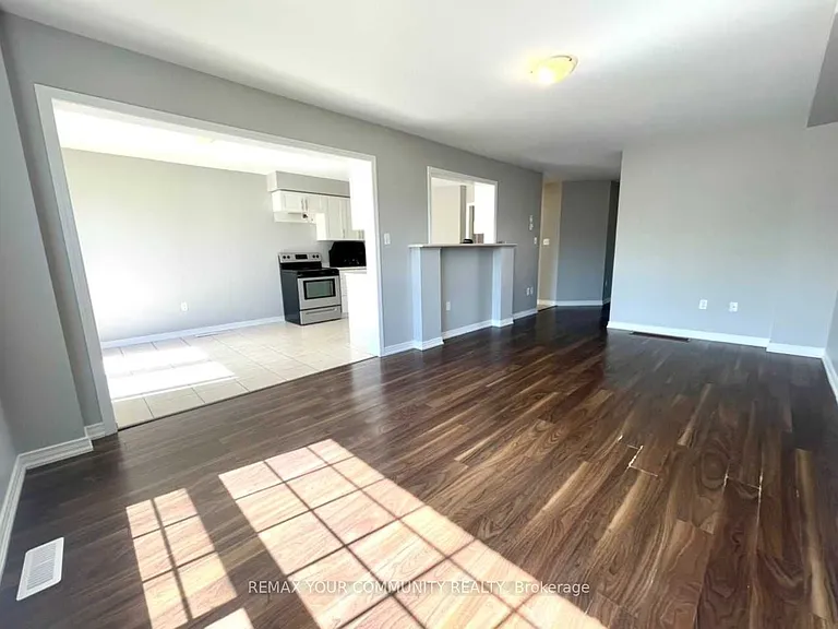 1385 Hunter St — Photo 8