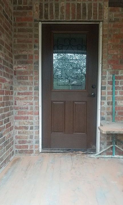 2nd image of 121 N Sanders St