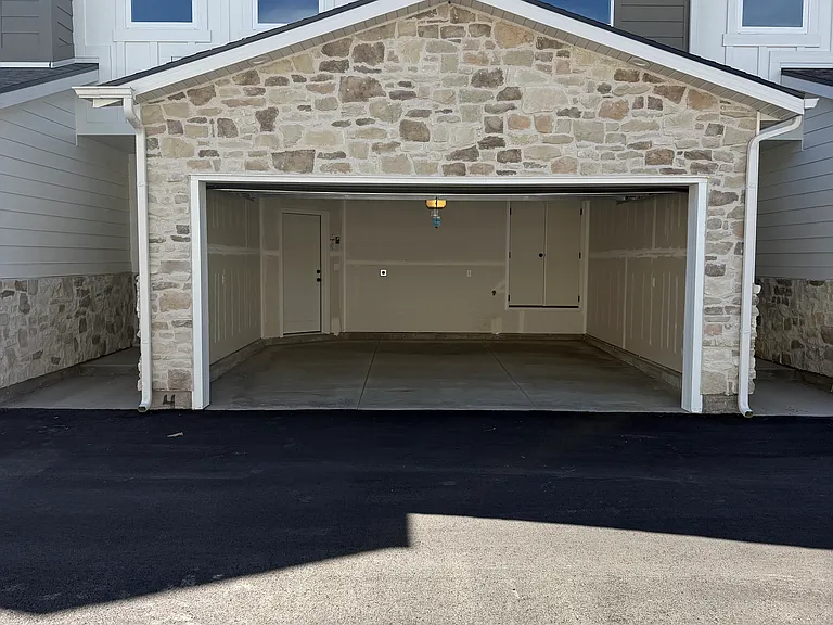 194 N 300 E #4 — Photo 3