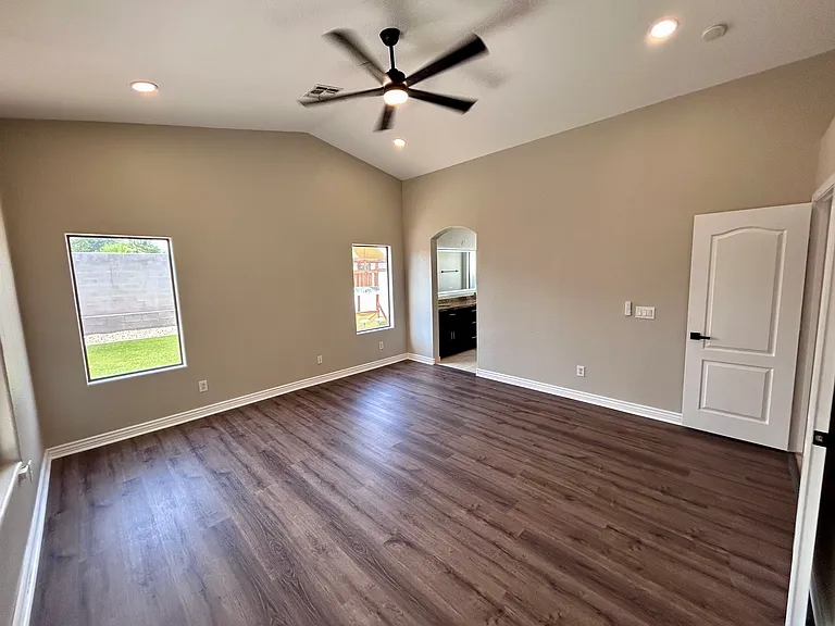 2424 E Morrow Dr — Photo 8