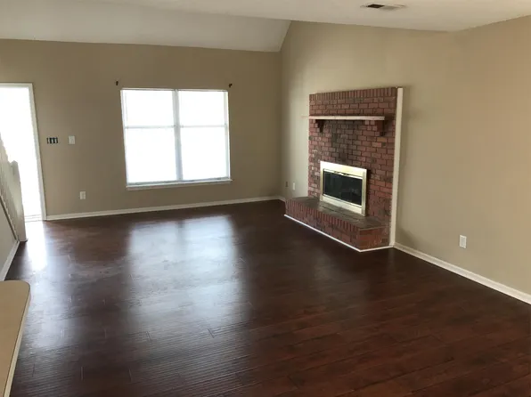 1902 Greenleaves Ct, Columbia, MO 65201