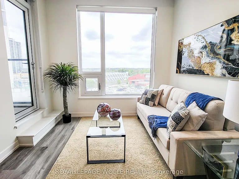 15 Wellington St S #304 — Photo 4