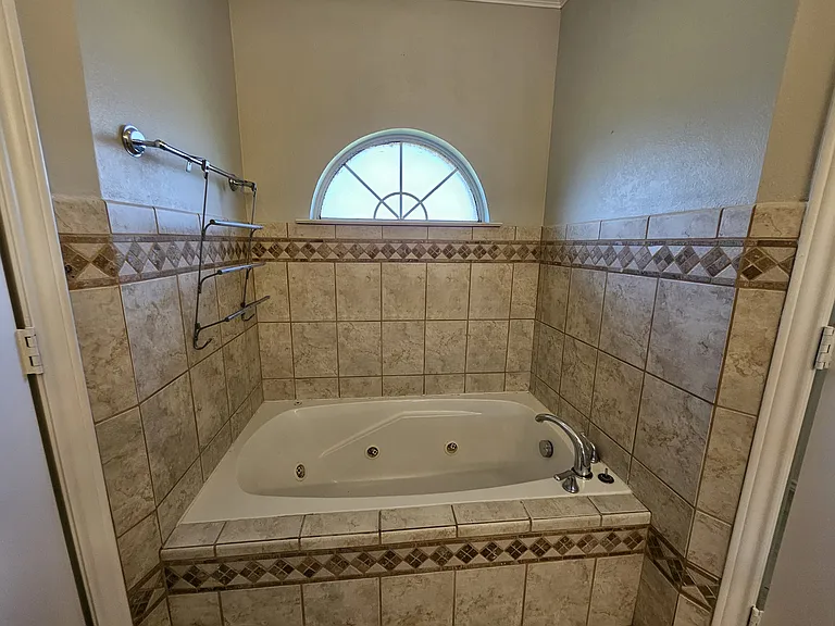 517 Vicki Ln — Photo 12