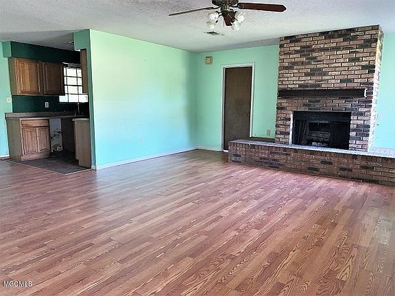 3rd image of 12458 Briarwood Dr E