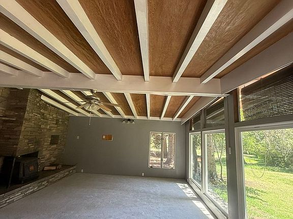 4th image of 9 Elk Horn Ln