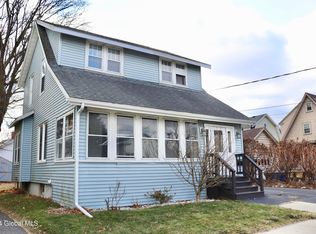 61 Edgecomb St, Albany, NY 12209
