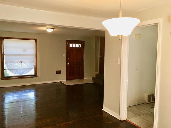 4th image of 1424 Wentworth Ave